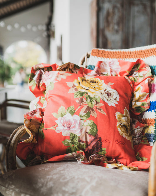 Cuscino con volant rosso