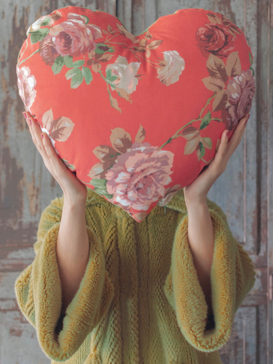 Cuscino a cuore rosa - retro rosso